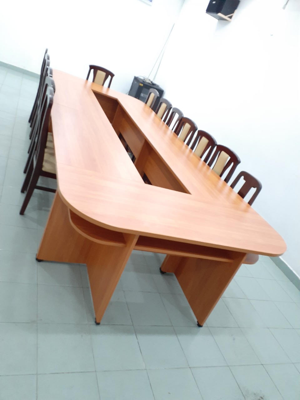 Bàn họp cao cấp PTV4816